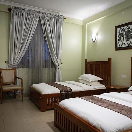 Summit Lodge Marombosa 外观 照片