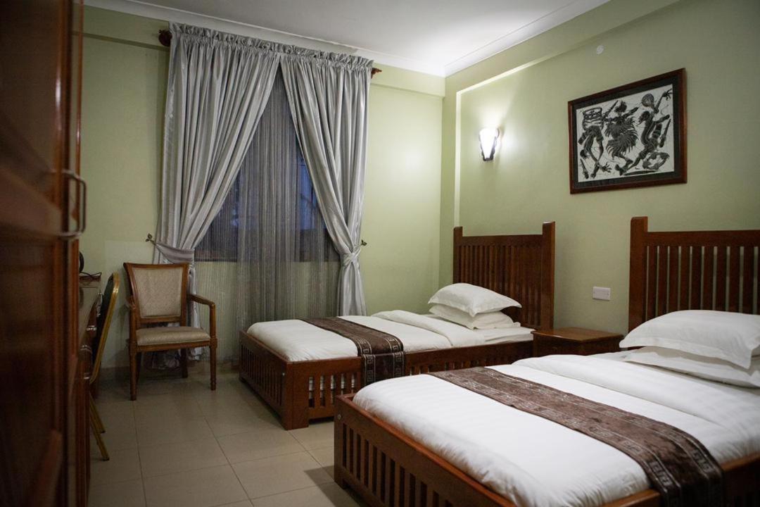 Summit Lodge Marombosa 外观 照片