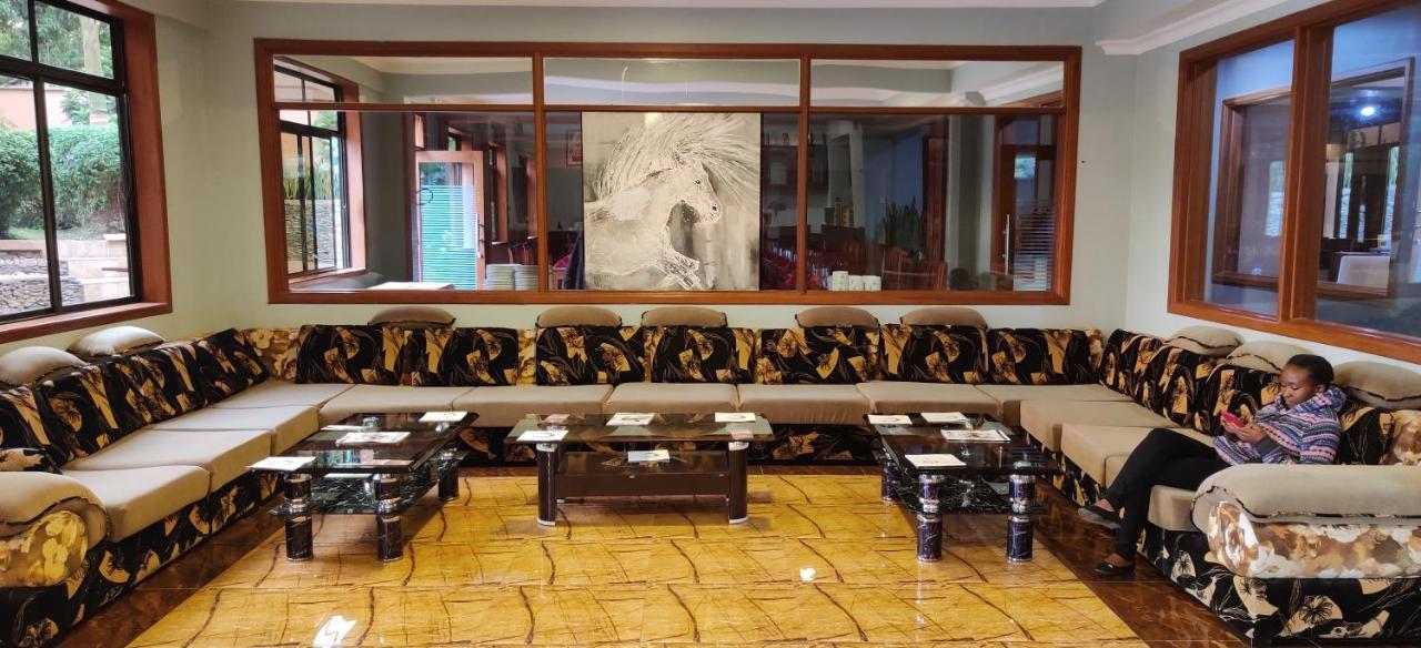 Summit Lodge Marombosa 外观 照片