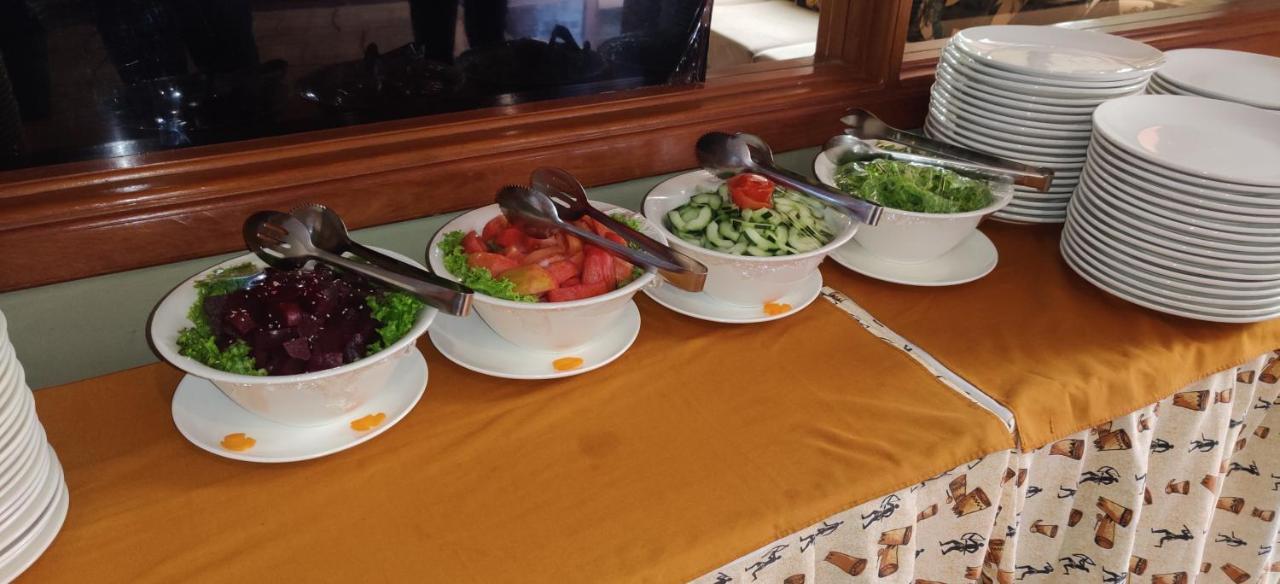 Summit Lodge Marombosa 外观 照片