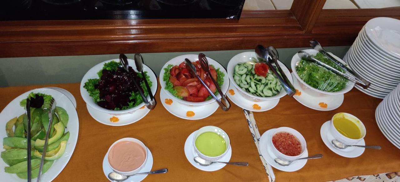 Summit Lodge Marombosa 外观 照片
