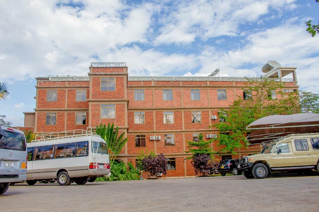 Summit Lodge Marombosa 外观 照片